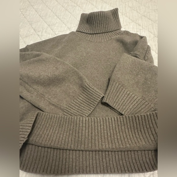 H&M Taupe Turtleneck Sweater - Picture 4 of 6
